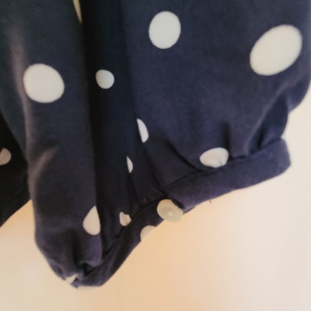 NEW WITHOUT TAGS - RELAXED POPOVER NAVY POLKA DOT BLOUSE - SIZE L - Picture 8 of 10